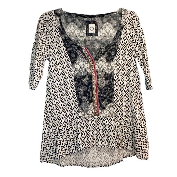 Anthropologie Akemi + Kim Hi Lo Peplum Top Boho Print Cream Black 3/4 sleeve - Picture 3 of 14